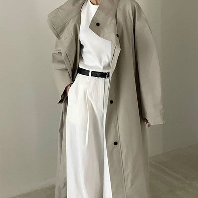 Gabardina Larga de Cuello Alto con Diseño Versátil y Elegancia Contemporánea - Image 7
