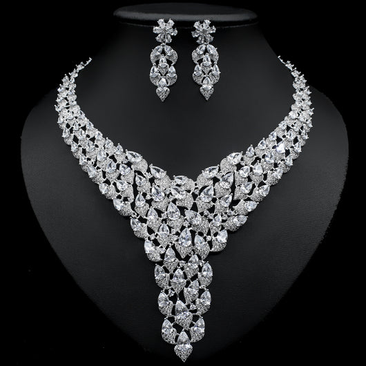 Conjunto de Collar y Aretes de Diamantes Completos con Diseño Exagerado - Image 4