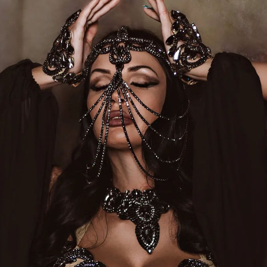 Máscara Negra con Rhinestones Exagerados para el Cabello - Image 12