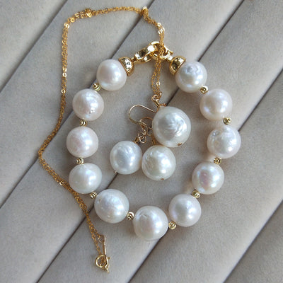 Conjunto de Tres Piezas en Oro de 14K: Aretes, Collar y Pulsera - Image 2