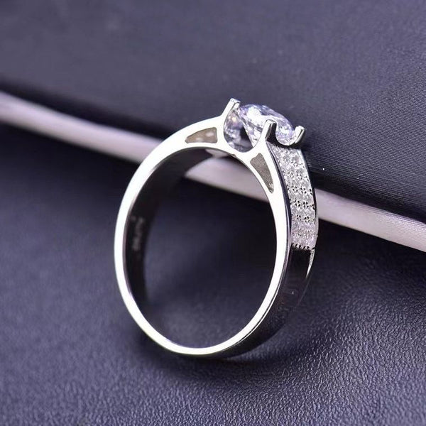 Anillo de Piedra Mosang con Cabeza de Toro y Bebé