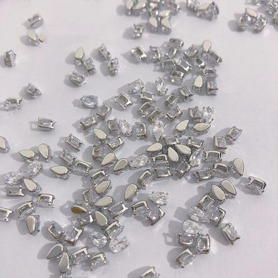 Joya para Uñas con Zirconia Gota Cuadrada - Image 3
