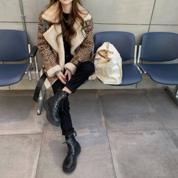 Abrigo Estampado Leopardo con Solapa de Lana de Cordero y Mangas Largas Acolchado