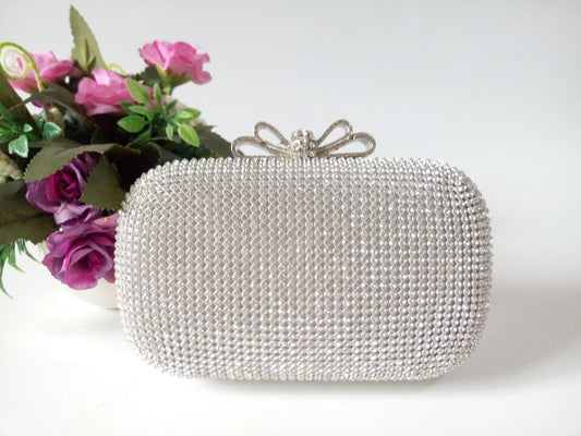 Cartera de Noche Elegante con Cadena de Diamantes y Cristales