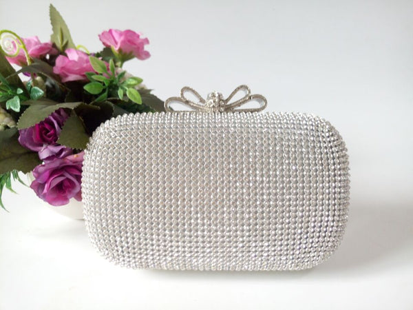 Cartera de Noche Elegante con Cadena de Diamantes y Cristales