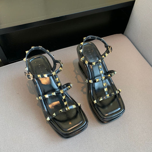 Sandalias Romanas con Cuña y Punta Cuadrada