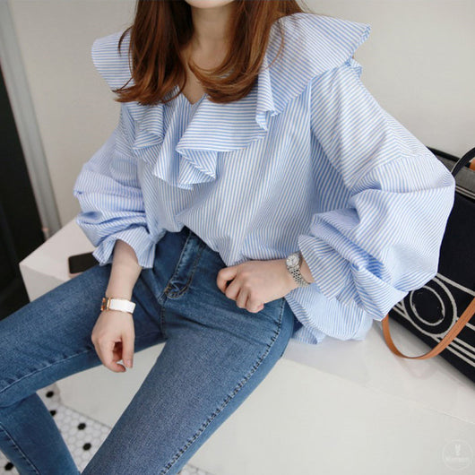 Blusa Suelta con Cuello V y Volantes - Image 11