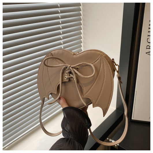 Bolso Bandolera con Diseño de Alas de Murciélago y Corazón - Image 33
