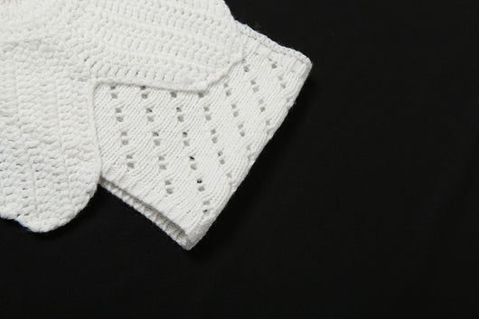 Camiseta Tejida con Escote Halter y Detalles Recortados en Encaje - Image 8