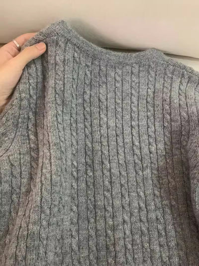 Cardigan de Lana Tejido Gris con Botones Dorados - Image 16