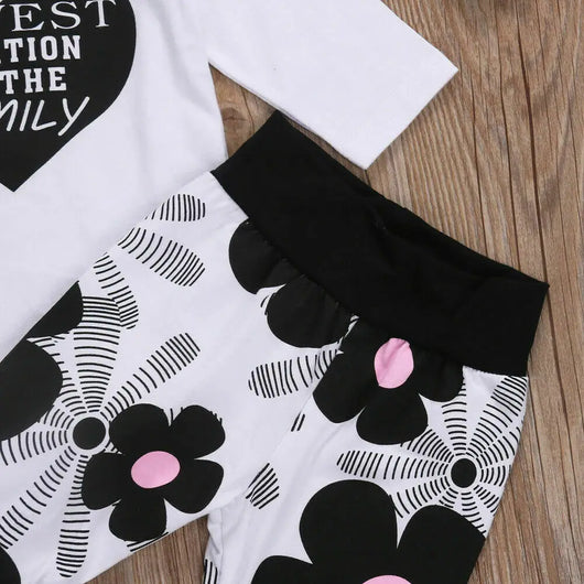 Conjunto de Tres Piezas Infantil de Algodón con Estampado de Corazones - Image 9