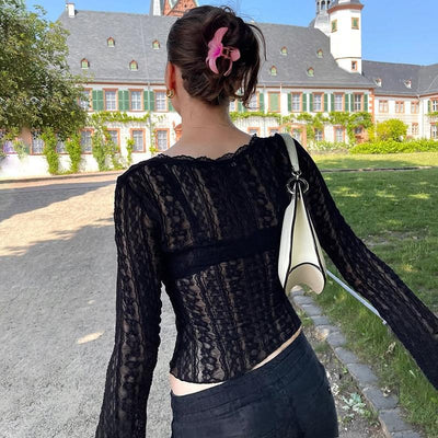 Blusa Ajustada con Escote V y Mangas Acampanadas - Image 12