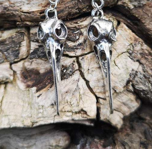 Aretes Góticos con Cráneo de Pájaro y Pentagrama - Image 5