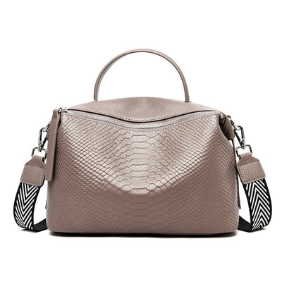 Bolso Bandolera de Cuero Genuino para Mujer - Diseño Minimalista y Versátil - Image 8