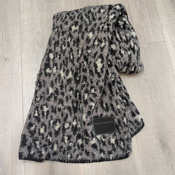 Pañuelo Triangular Estampado Leopardo - Abrigo Versátil para Primavera y Otoño - Image 6