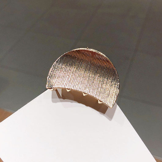 Pasador Geométrico Metalizado con Diseño de Moño Elegante - Image 7