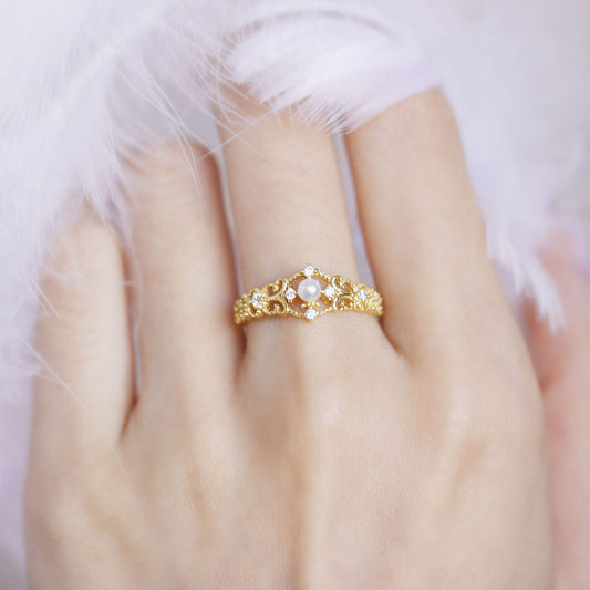 Anillo Hueco Dorado Vintage para Mujer - Image 2
