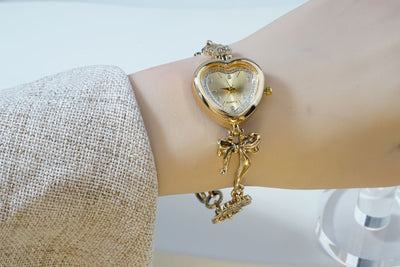 Reloj Pulsera Retro en Forma de Corazón con Diseño de Lazo Dorado y Flores - Image 8