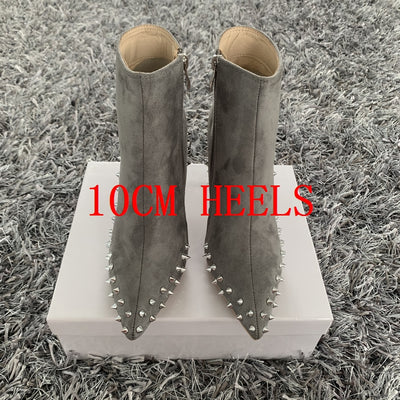 Botas Martin Gris Ante con Remaches Punta Afilada Cierre Lateral Estilo Británico - Image 8