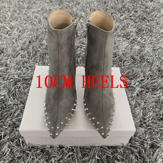 Botas Martin Gris Ante con Remaches Punta Afilada Cierre Lateral Estilo Británico - Image 8