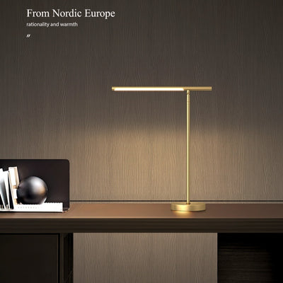 Lámpara de Mesa Articulada en Latón - Diseño Minimalista de Lujo - Image 11