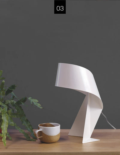 Lámpara Origami Blanco y Negro - Diseño Minimalista de Estudio - Image 10
