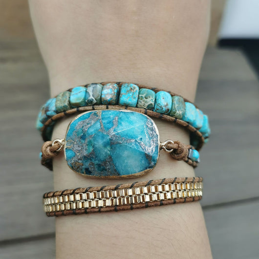 Pulsera de Cuero Tejida a Mano con Hilo Dorado Multicapa - Image 10