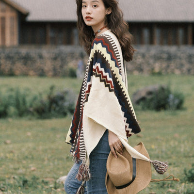 Capa Boho con Borlas - Bufanda Tejida Cálida y Elegante - Image 5