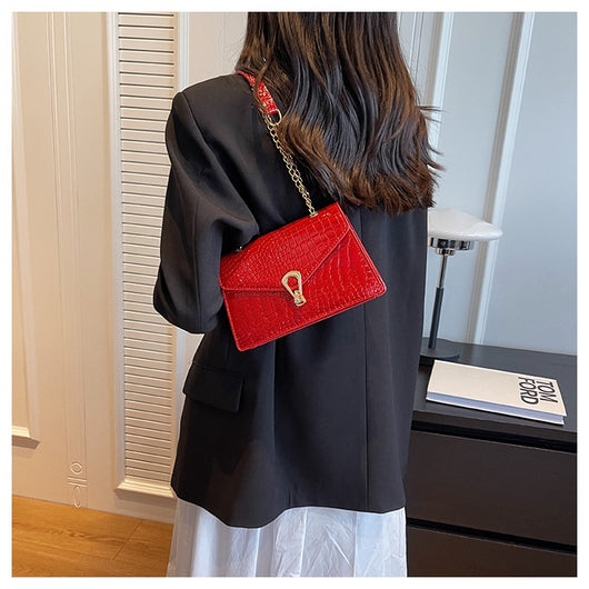 Bolso Bandolera Crossbody con Estampado Cocodrilo y Cadena Dorada - Image 19