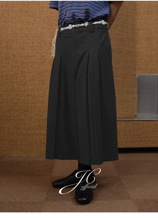Pantalones Plisados Grises con Detalle Floral - Largo Siete Cuartos - Image 15