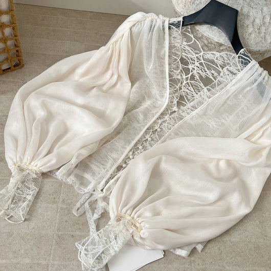 Blusa Romántica de Encaje y Patchwork con Manga Larga - Image 10