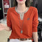 Blusa Casual para Mujer con Cuello V y Detalles de Strass