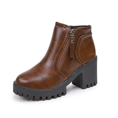 Botas Cortas con Tacón Robusto y Punta Redonda con Cierre Lateral - Image 8