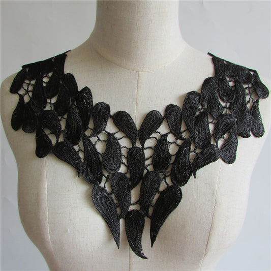 Cuello Bordado Venecia con Lentejuelas y Encaje Floral Aplicado