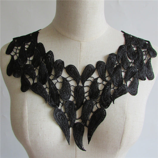 Cuello Bordado Venecia con Lentejuelas y Encaje Floral Aplicado