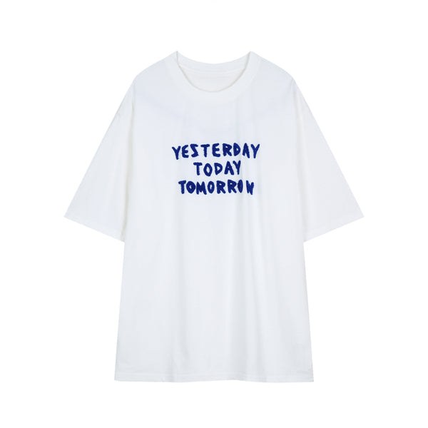 Playera Holgada Cuello Redondo Manga Corta con Bordado de Letras