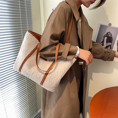 Bolso de Mujer Grande en Lana de Cordero con Textura Premium - Image 5