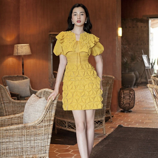 Vestido Amarillo de Verano con Diseño 3D de Pétalos