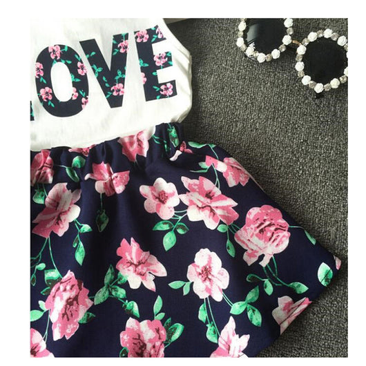 Conjunto de Dos Piezas para Niña: Chaleco Floral con Alfabeto y Falda Corta - Image 3