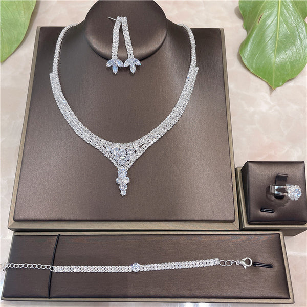 Conjunto de Joyas Luxury con Strass: Aretes, Collar, Anillo y Pulsera