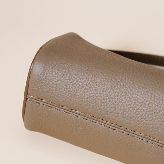 Bolso Axilar de Cuero Genuino con Textura Minimalista - Image 9