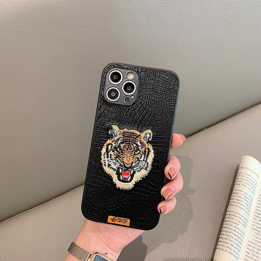 Funda para Teléfono de Cuero con Cabeza de Tigre Bordada - Image 11