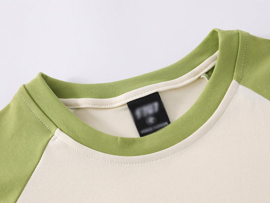 Playera Manga Corta para Hombre con Costuras de Contraste - Image 8