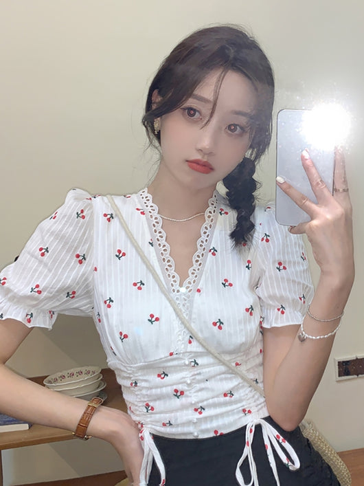 Blusa Floral Rejuvenecedora de Manga Corta - Image 3