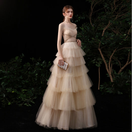 Vestido de Noche Dorado sin Tirantes con Tiradores - Elegancia para Anfitrionas - Image 2
