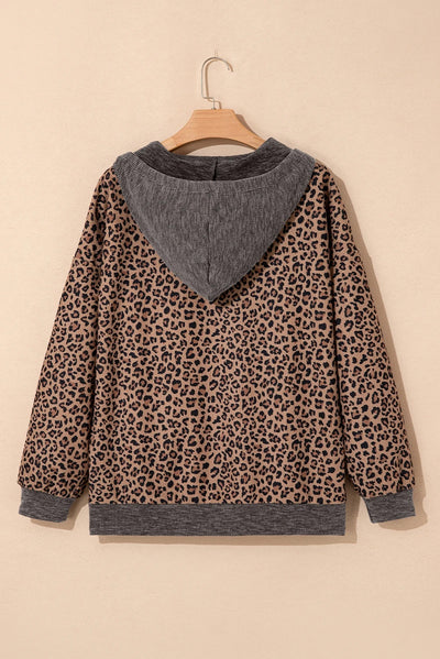 Sudadera Hoodie Khaki con Estampado Leopardo y Cuello Contrastante - Image 8
