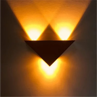 Lámpara de Pared LED Triangular Creativa - Image 8