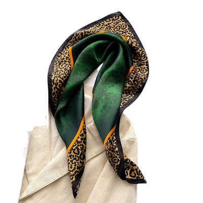 Pañuelo de Seda Estampado Floral Literario para Otoño e Invierno - Image 5