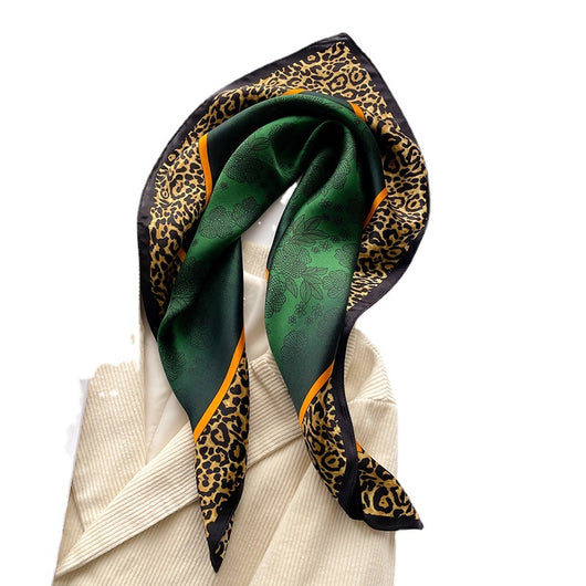Pañuelo de Seda Estampado Floral Literario para Otoño e Invierno - Image 5