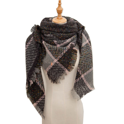 Chal Triangular Escocés para Otoño e Invierno - Amplio y Versátil - Image 32